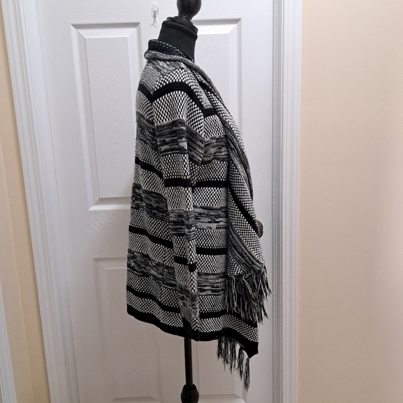 Ricki's Open Cardigan Sweater Women's Size Large Striped Knit Grey Black White - Picture 2 of 10